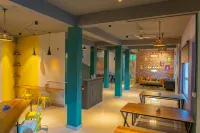 Whoopers Hostel Bir- Friends Themed - ホステル