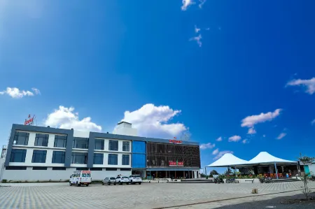 Kingdom Waterpark & Resort Отели рядом с достопримечательностью «8 GUJ BN NCC JUNAGADH»