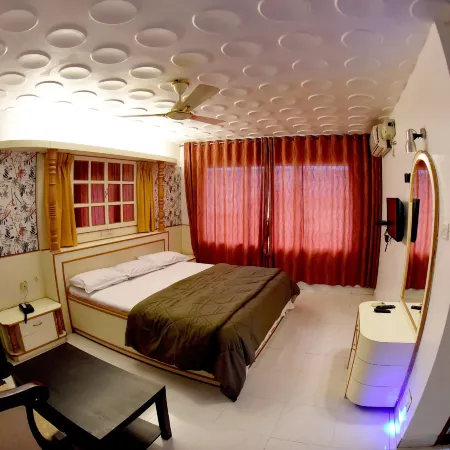 Hotel Sharada International