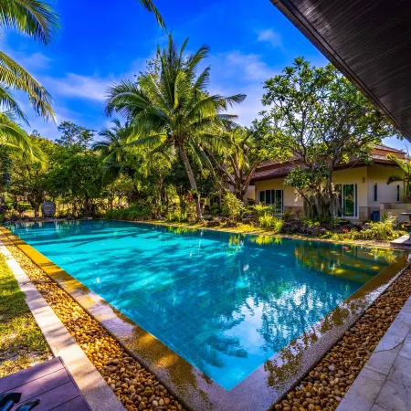 6 Bedroom Luxury Villa on Golf Course (PH125)