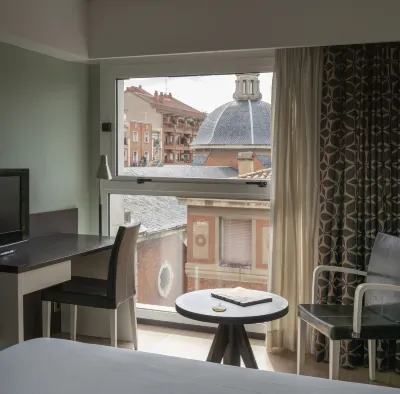 Hotel Ciudad de Logroño Отели в г. Логроньо