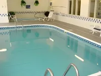 AmericInn by Wyndham Minot - プール