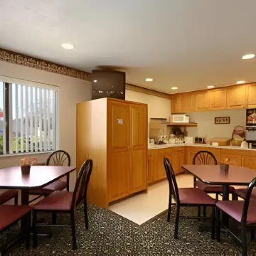 Super 8 by Wyndham New Stanton