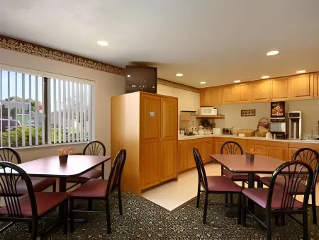 Super 8 by Wyndham New Stanton