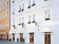 Arbes โรงแรมใกล้Dancing House