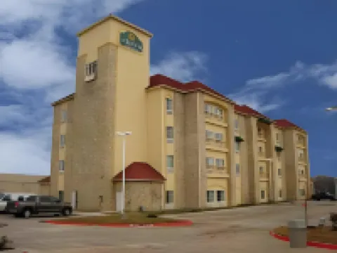 La Quinta Inn & Suites by Wyndham Mansfield TX Hotels in Mansfield