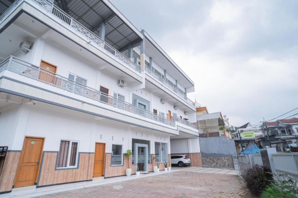 Urbanview Hotel Sky Batu Malang by RedDoorz