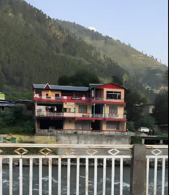 Saif Hotel and Restaurant فنادق في Balakot