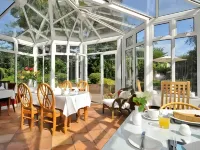 Waterloo Town House & Suites