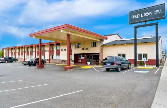 雅吉瓦紅獅套房酒店