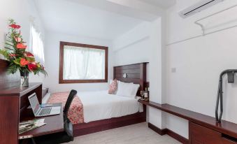2. Villa Co..