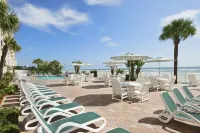 Days Inn by Wyndham Daytona Oceanfront - parking