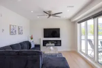 Okanagan Gem with Pictures Views Hotels in Peachland