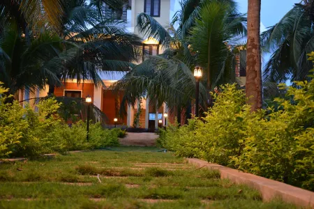 ClayNest Resorts Отели рядом с достопримечательностью «Courtallam Five Falls»