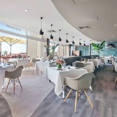 Pullman Cannes Mandelieu Отели рядом с достопримечательностью «Пляж Миди»
