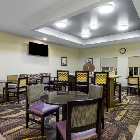 La Quinta Inn & Suites by Wyndham Huntsville Airport Madison