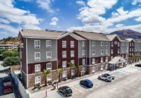 Extended Suites Queretaro Juriquilla Отели в г. 