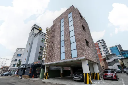 Chuncheon Brown Dot Отели рядом с достопримечательностью «Канвонский национальный университет»