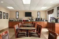 Ramada by Wyndham Pigeon Forge North - Frühstück