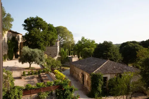 Prieuré Saint-Nicolas - les Maisons Hotels in Arpaillargues-et-Aureillac
