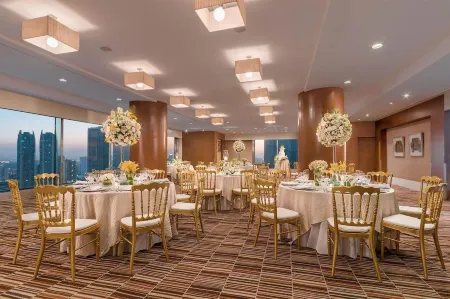 Discovery Suites Manila Philippines Отели рядом с достопримечательностью «Масджид Аль-Дахаб»