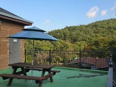 Dolmadang Cheongsu Pension Отели рядом с достопримечательностью «Ssangyong Valley»