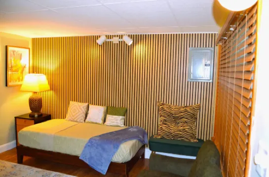 Red 4 Apartment - experience the comfort of this charming