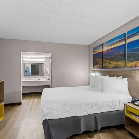 Days Inn by Wyndham Clayton