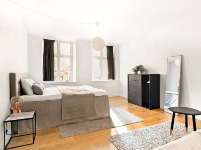 Leaves 1 - Charming Ap for 8 Persons in Central Copenhagen  호텔