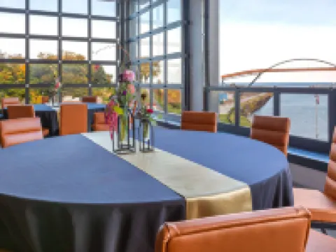 Riverbend Hotel and Suites, Trademark Collection by Wyndham Hotels in Ashtabula