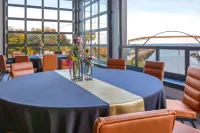 Riverbend Hotel and Suites, Trademark Collection by Wyndham Hotels in Ashtabula
