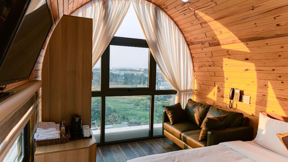 LuckyStar Hotel