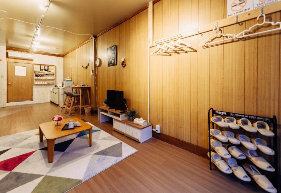 Near Shinsekai/ Tsutenkaku Tower/7 mins to sta.