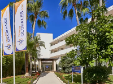 Globales Cala Bona โรงแรมในLlevant