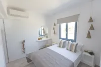 Annais Casa, Mikri Vigla
