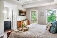 Secluded Retreat in the Smokies Hotels near Rocky Top Country Store