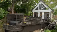 Waterfront Adventure & Relaxation: Kayaks, Sup, and Hot Tub on Site