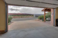 Canyon & Sky: Hot Tub Sanctuary, Redrock Patio Lounge, & Sunset Deck Views! SG2