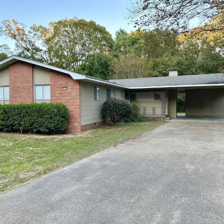 NEW! Beautifully Renovated, 3bd that has it all!