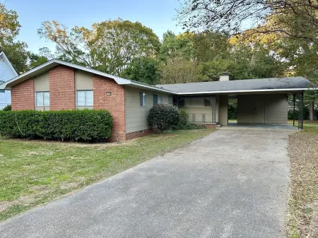 NEW! Beautifully Renovated, 3bd that has it all!