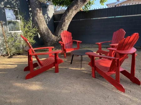 Historical, cheerful Craftsman close to DTLA, Venice Beach, LAX Отели рядом с достопримечательностью «Южный Лос-Анджелес»