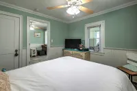 BREATHTAKING BUNGALOW-HOME AWAY FROM HOME