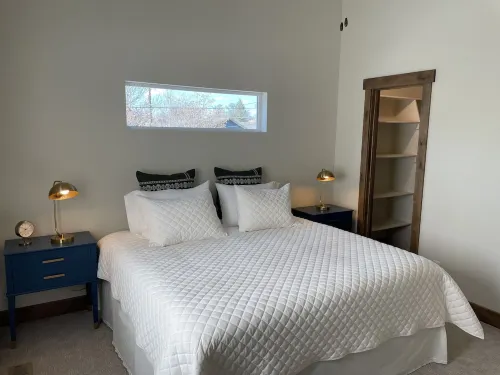 NEW Cottage 4 Blocks from Downtown Loveland CO Hotel a Loveland