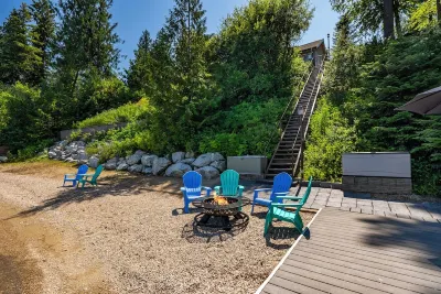 Lakefront Luxury,  your own private beach & dock and close to Sandpoint Hotels in der Nähe von Waterlife Discovery Center