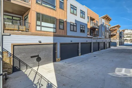 Blue River Parkway’s Colorful Escape