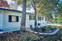 Fox Valley Farmhouse Overlooking The Fox River!