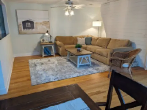 Walk to the beautiful Wrightsville beach in less than a minute! 來特斯維海灘酒店