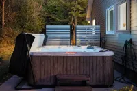 Pineapple Lake House: Pet-Friendly, Waterfront Getaway with Wi-Fi
