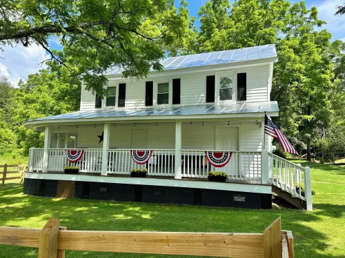 Farmhouse 2 minutes from The New River in Piney Creek, NC