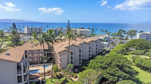 Steps to Kamaole 1 Beach Park & More! Spacious Top Floor Condo-Beautiful Views!